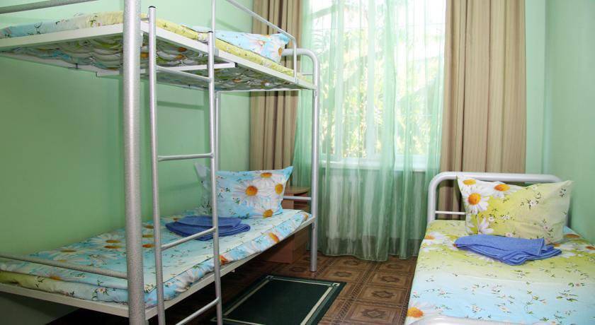 Спальное место на двухъярусной кровати в общем номере для женщин с 3 кроватями